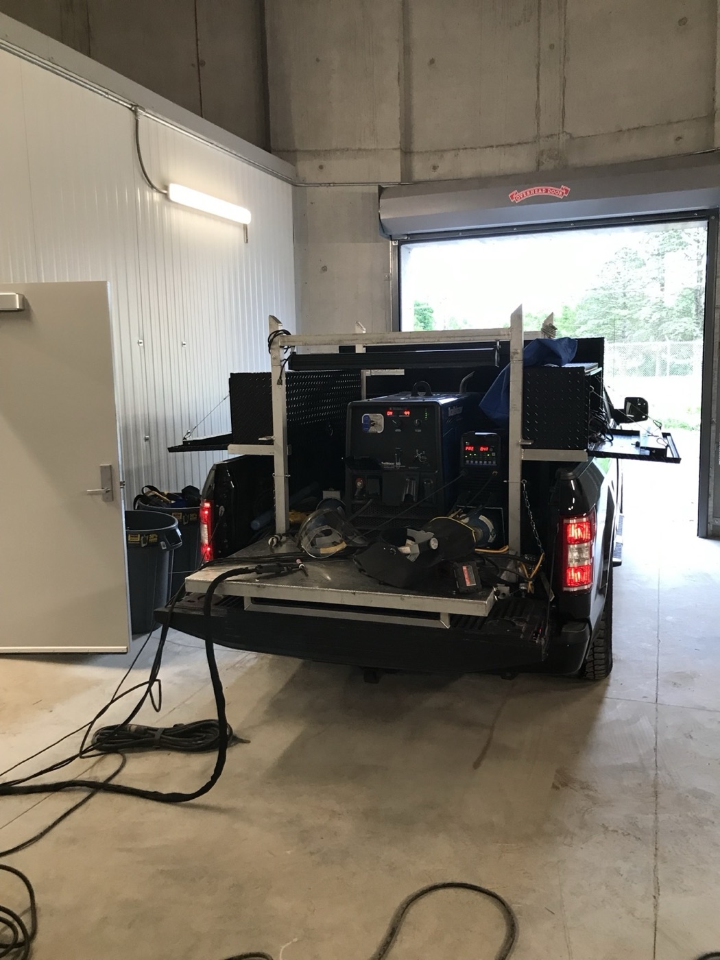 Truck-mounted mobile welding rig